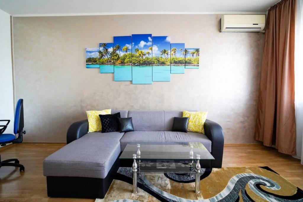Sky Modern 1 Bedroom Apt W Free Parking ブカレスト エクステリア 写真
