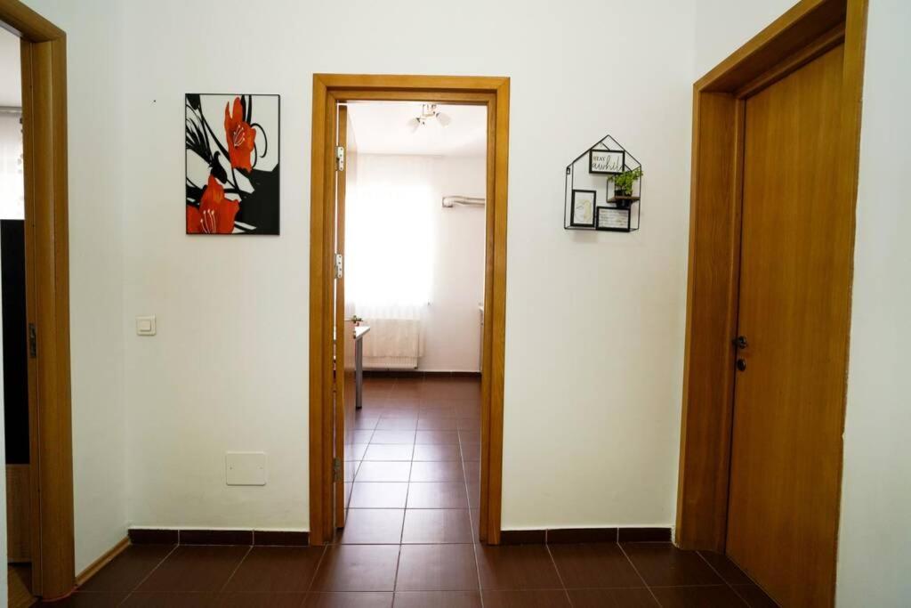 Sky Modern 1 Bedroom Apt W Free Parking ブカレスト エクステリア 写真