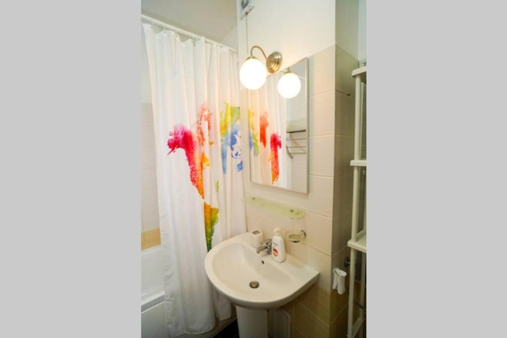 Sky Modern 1 Bedroom Apt W Free Parking ブカレスト エクステリア 写真