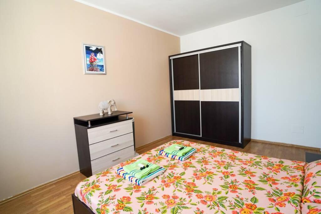 Sky Modern 1 Bedroom Apt W Free Parking ブカレスト エクステリア 写真