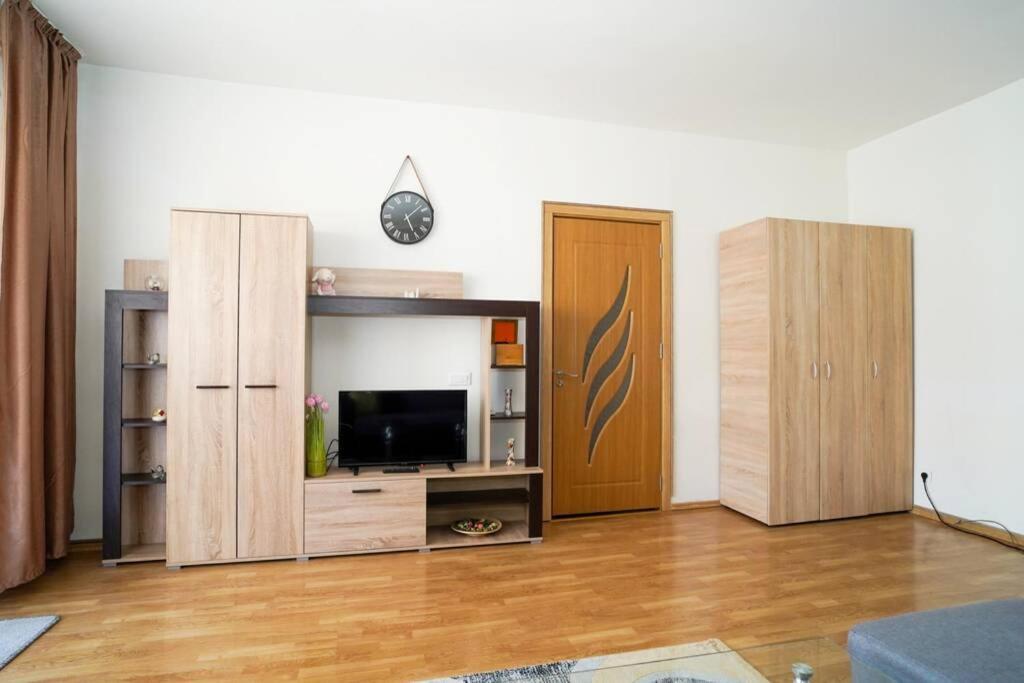 Sky Modern 1 Bedroom Apt W Free Parking ブカレスト エクステリア 写真