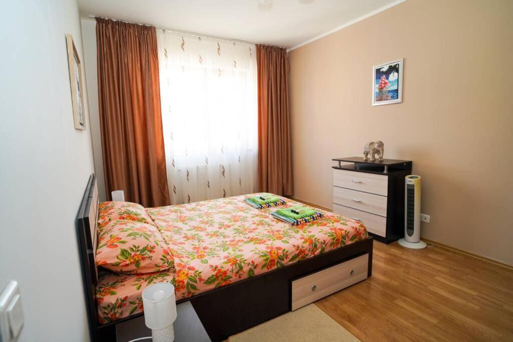 Sky Modern 1 Bedroom Apt W Free Parking ブカレスト エクステリア 写真