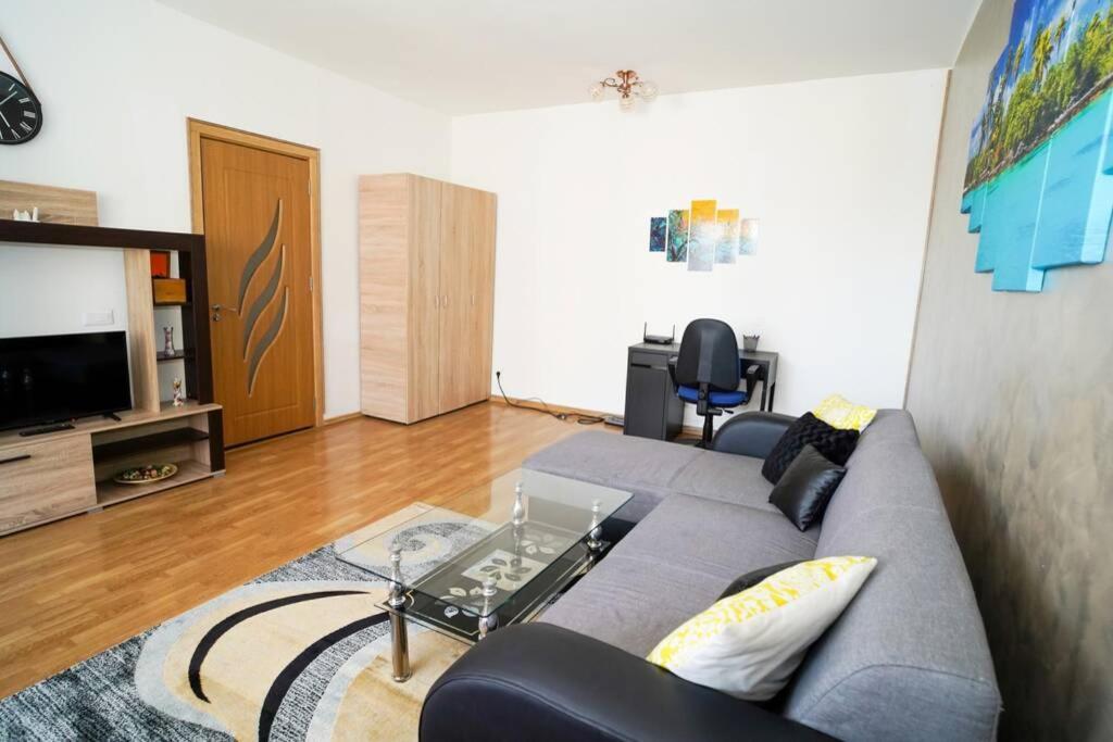 Sky Modern 1 Bedroom Apt W Free Parking ブカレスト エクステリア 写真