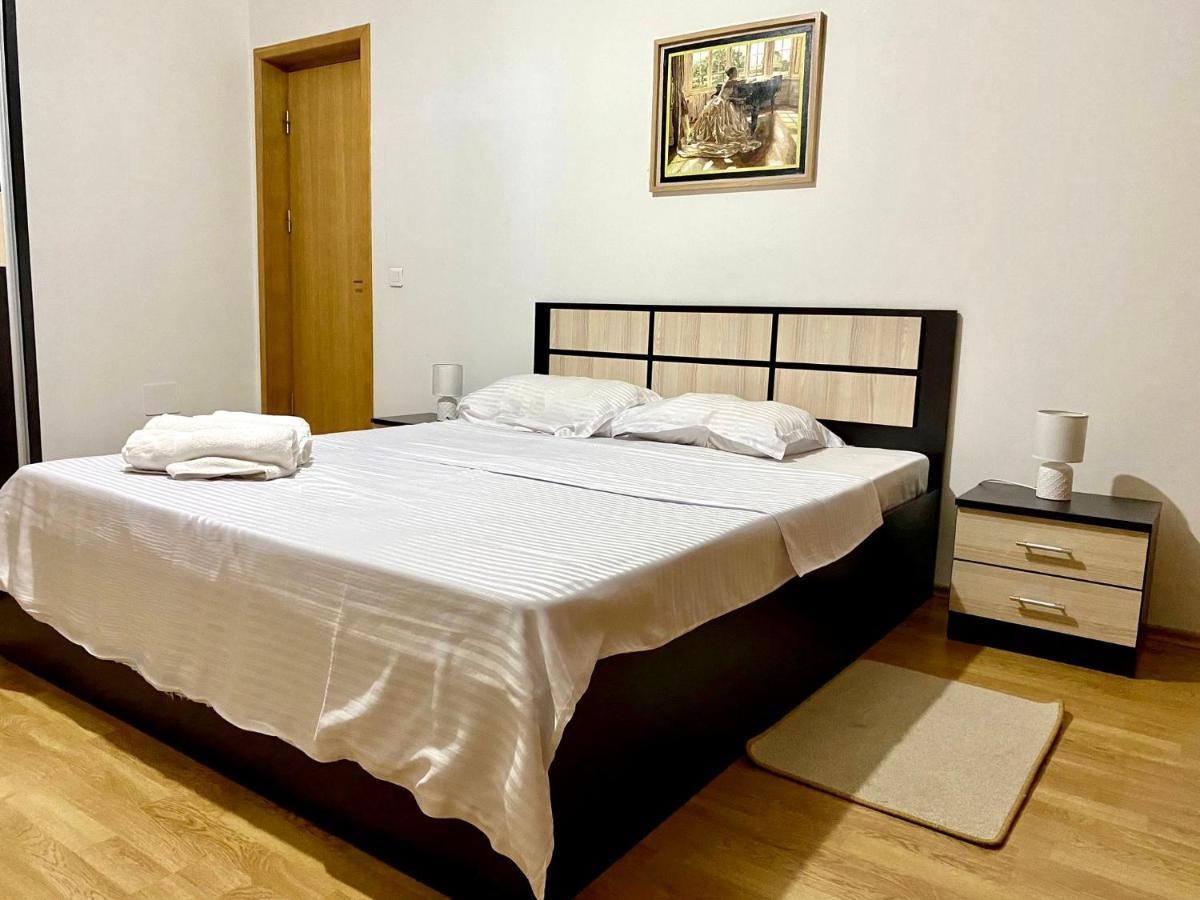 Sky Modern 1 Bedroom Apt W Free Parking ブカレスト エクステリア 写真